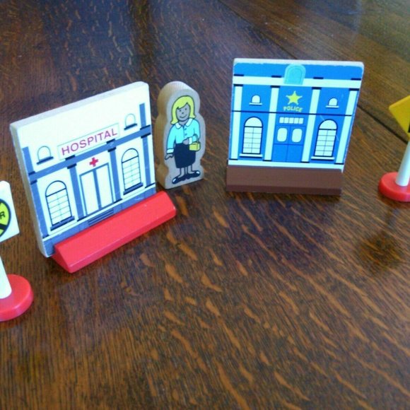 Wooden Toy Cars Set Police Car Traffic Light Station Hospital Sign Shopper Wood - Picture 7 of 16